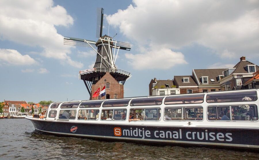 Haarlem: Sightseeing Canal Cruise through the City Center - Jopen Church and historic architecture from the water