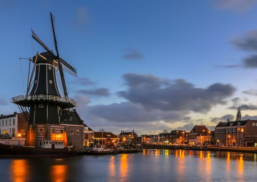 Haarlem: Sightseeing Canal Cruise through the City Center - Following the Spaarne past Haarlem’s old center