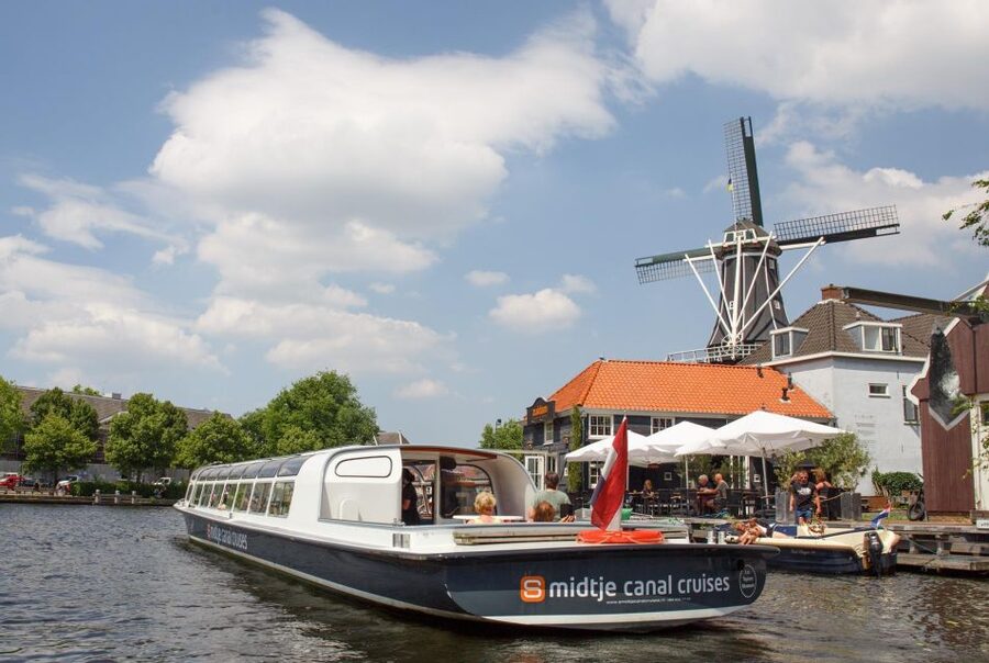 Haarlem: Sightseeing Canal Cruise through the City Center - Nieuwe Gracht and Haarlem’s quieter side
