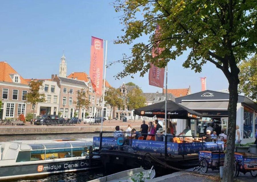 Haarlem: Sightseeing Canal Cruise through the City Center - Stadsschouwburg and the Frans Hals Museum