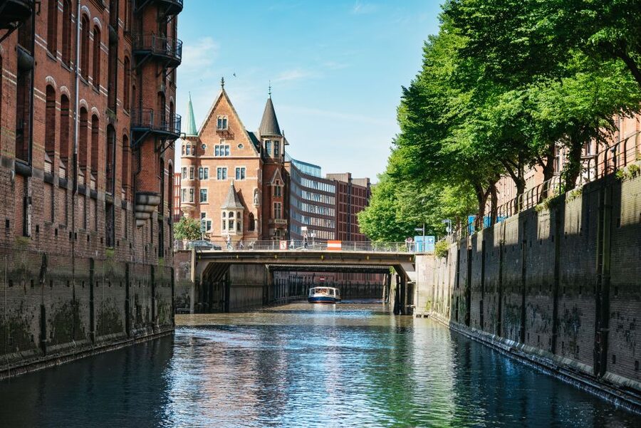 Hamburg: 1.5-Hour Harbor and Speicherstadt Day Cruise - From Elbstrand to Waltershofer Hafen