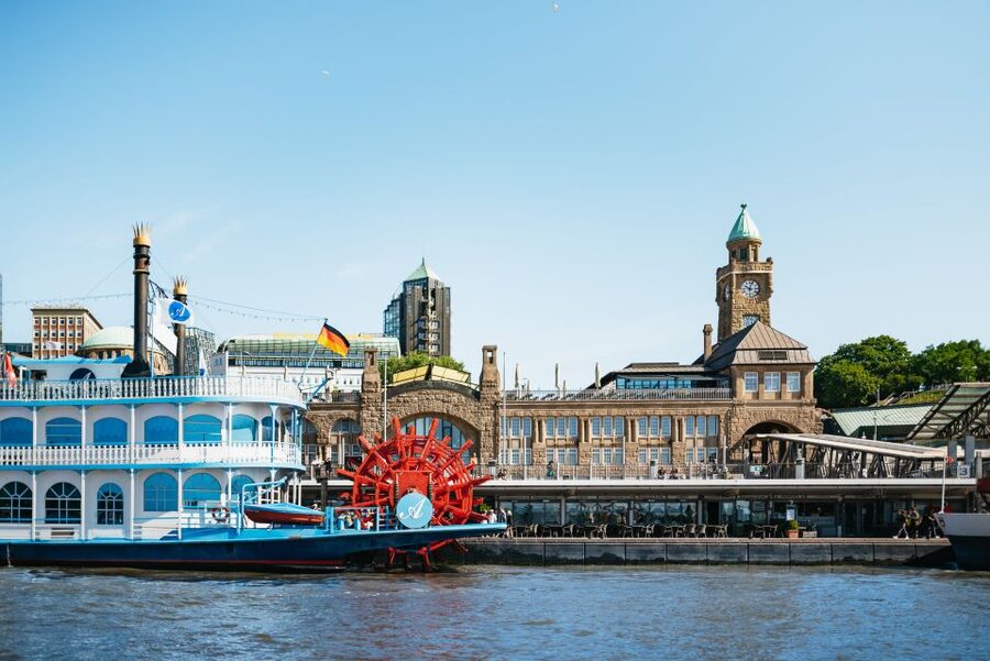 Hamburg: 1.5-Hour Harbor and Speicherstadt Day Cruise - Live German commentary and the audio app