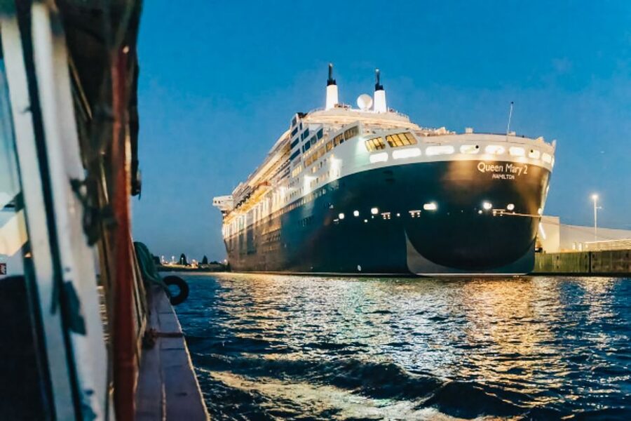 Hamburg: 1.5h Grand Harbor Evening Lights Cruise - Elbphilharmonie, HafenCity, and the modern waterfront