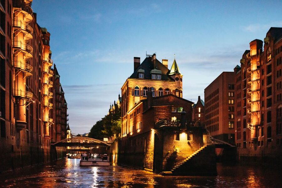 Hamburg: 1-Hour Evening Harbor Lights Cruise - Key points to know before boarding