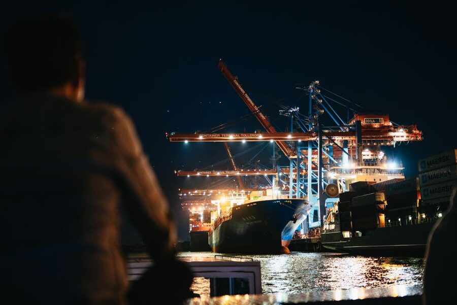 Hamburg: 1-Hour Evening Harbor Lights Cruise - St. Pauli Piers and Hamburg’s museum ships