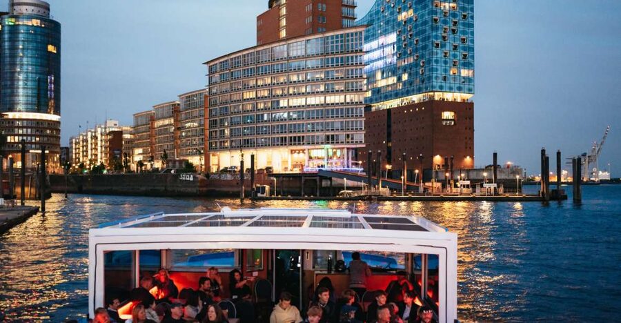 Hamburg: 1-Hour Evening Harbor Lights Cruise - Starting at Brücke 4 near the St. Pauli Piers