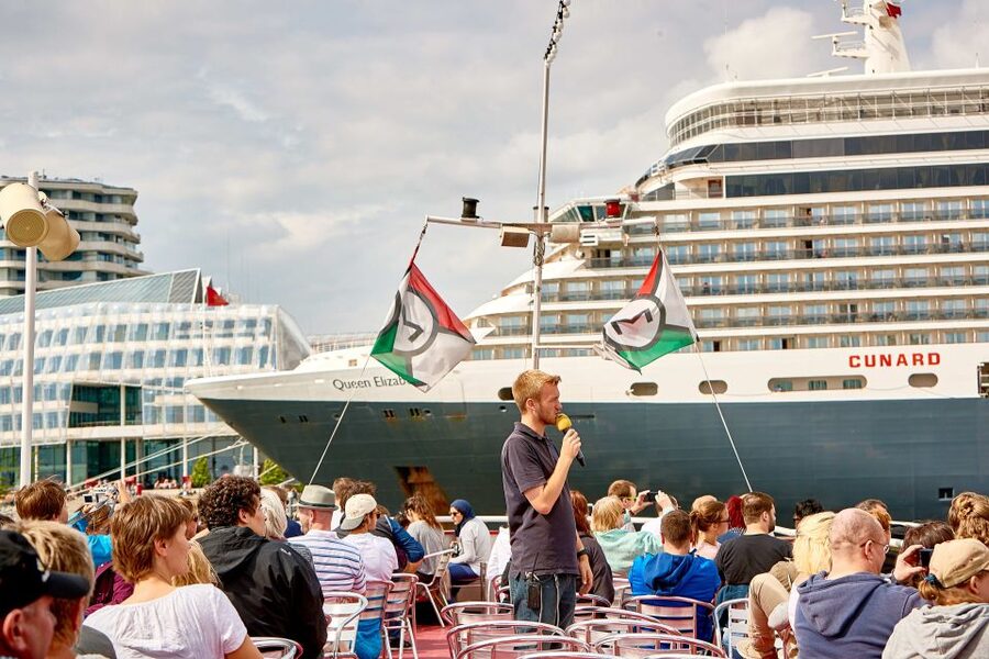 Hamburg: 1-Hour Harbor Cruise - Is $28 a fair price?