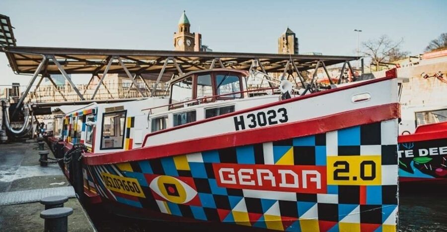 Hamburg: 1-Hour Harbor Cruise - Starting at St. Pauli Landungsbrücken