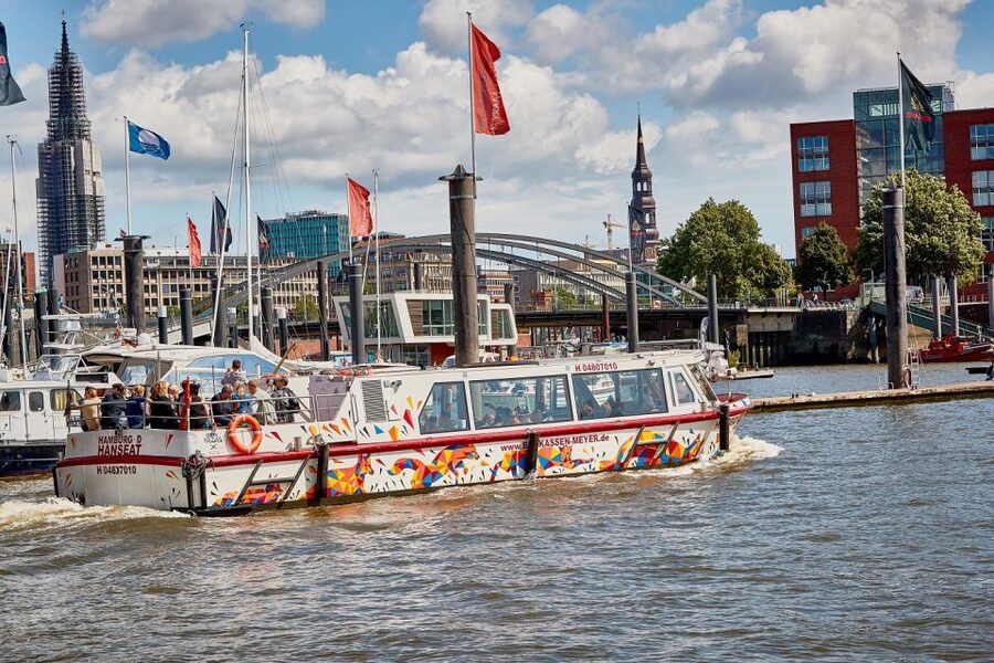 Hamburg: 1-Hour Harbor Cruise - HafenCity and the Elbe Philharmonic Hall
