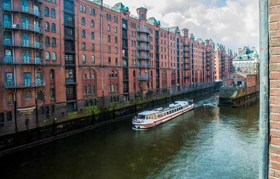 Hamburg: 1-Hour Harbor Cruise - Comfort, onboard drinks, and the one-hour pace