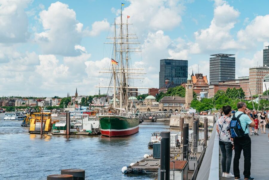Hamburg: 1-Hour Harbor Sightseeing Cruise with HafenCity - Elbphilharmonie and HafenCity from the river