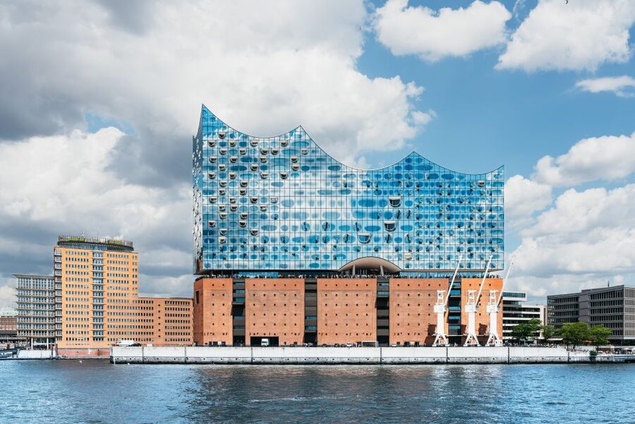 Hamburg: 1-Hour Harbor Sightseeing Cruise with HafenCity - Speicherstadt and the tide problem
