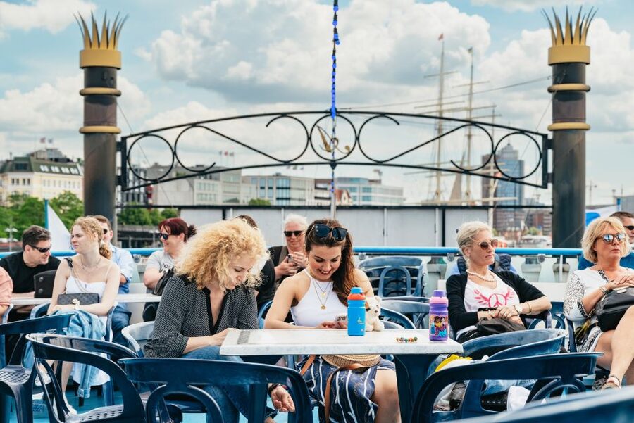 Hamburg: 1-Hour Harbor Sightseeing Cruise with HafenCity - German narration and the audio app