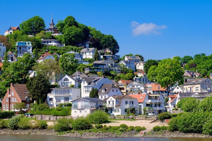 Hamburg: 2-Hour Sightseeing Cruise to Blankenese - Elbstrand and Hamburg’s changing riverfront