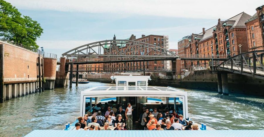 Hamburg: 2-Hour XXL Port of Hamburg Cruise Tour - From the Fish Market to the Elbtunnel