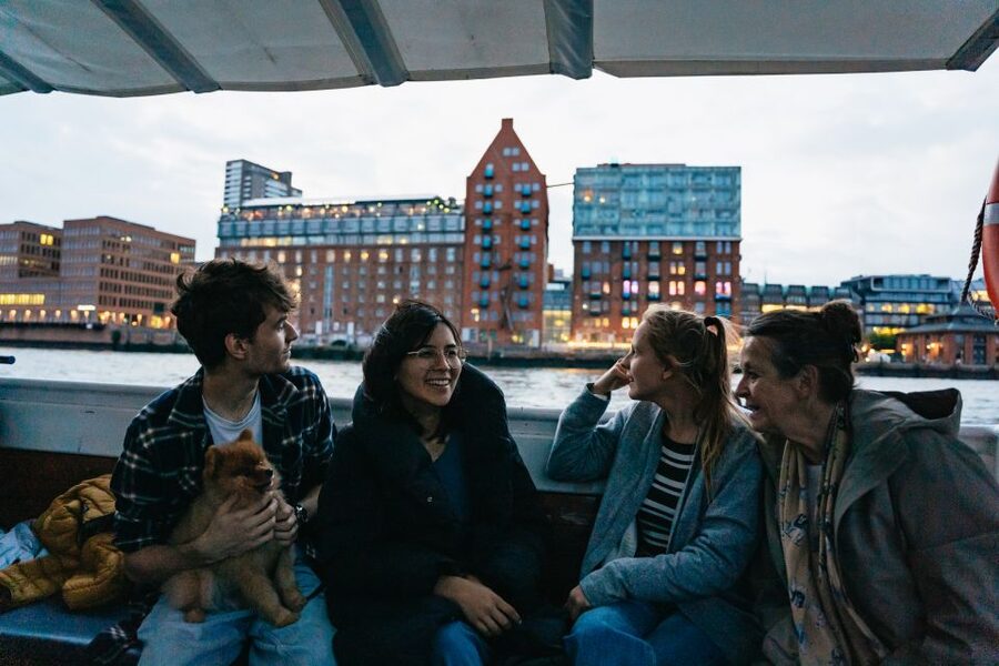 Hamburg: 90-Minute Evening Lights Harbor Cruise - Through Speicherstadt, if the tide allows