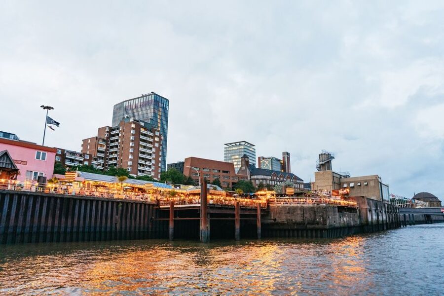 Hamburg: 90-Minute Evening Lights Harbor Cruise - The working harbor and its enormous ships