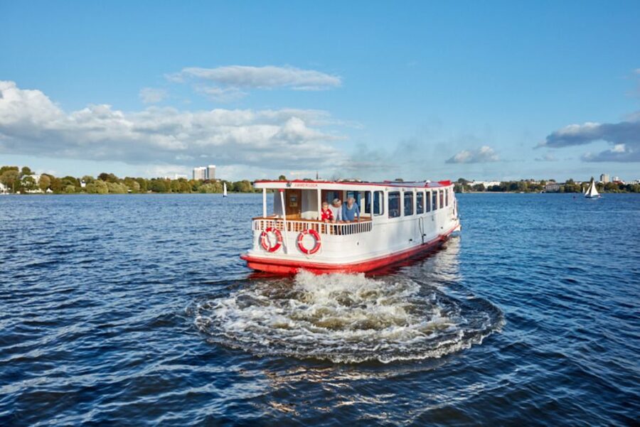 Hamburg: City Cruise on Alster Lake - What the Alster cruise actually shows you