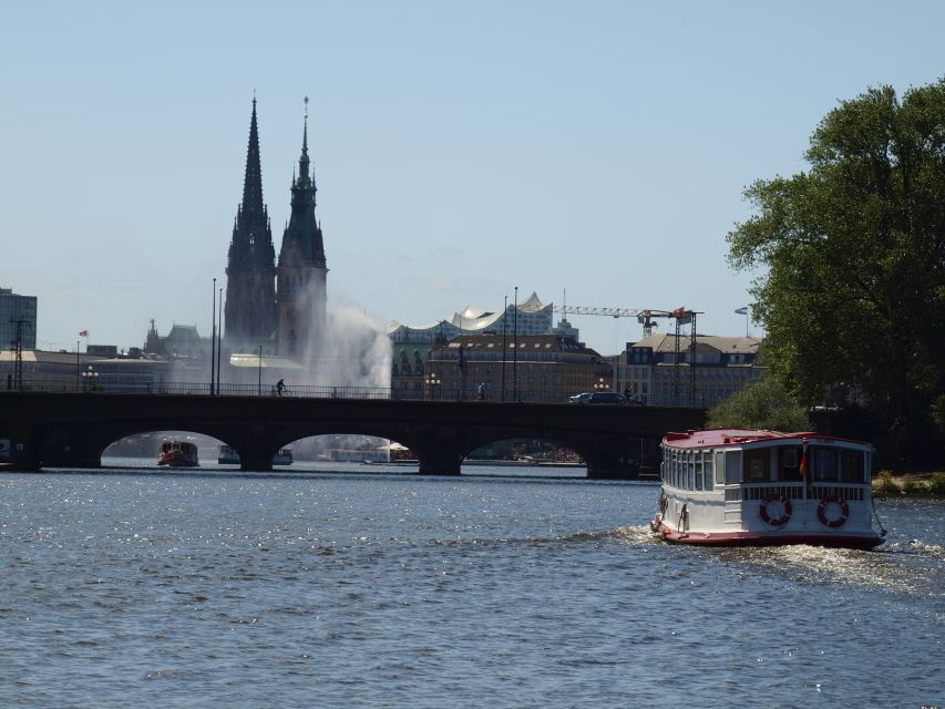 Hamburg: City Cruise on Alster Lake - German live commentary and English audio support