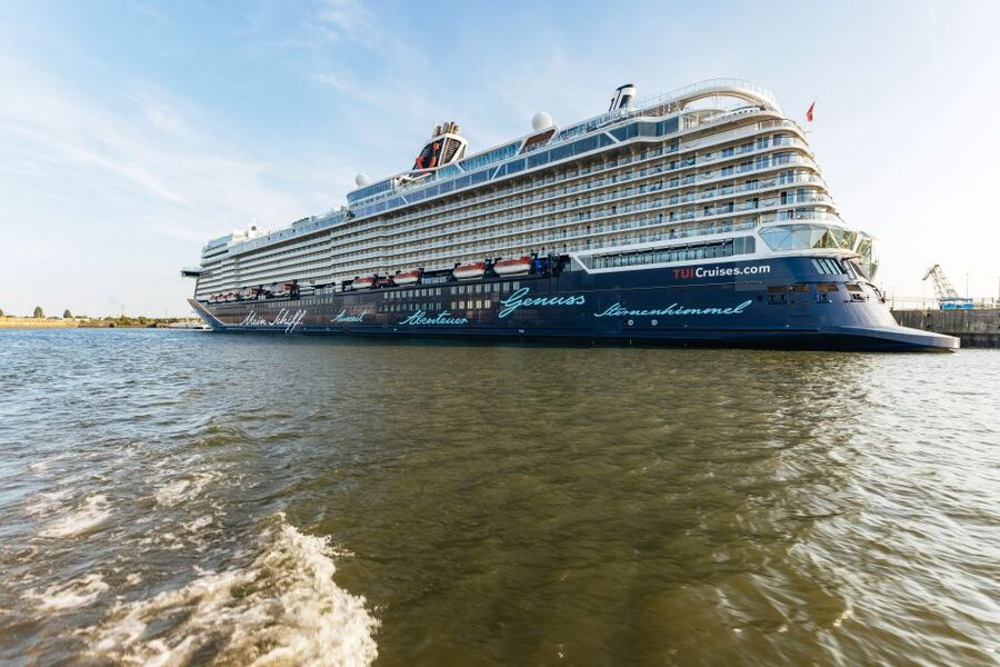Hamburg: Harbor Cruise with Wine and Cheese - Is $49 Good Value?