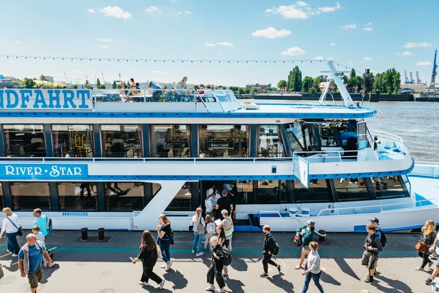 Hamburg: Hop-On Hop-Off Bus with Harbor Cruise - Why this pairing works in Hamburg
