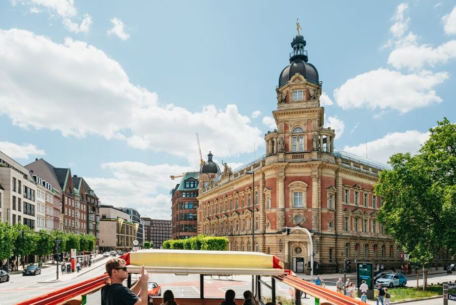 Hamburg: Hop-On Hop-Off Bus with Harbor Cruise - The 90-minute Line A city circuit