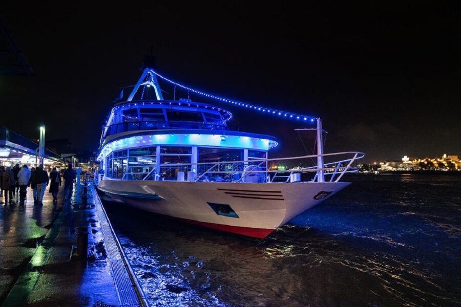 Hamburg: Saturday Night Boat Party - Dinner, drinks, and the real value of $116