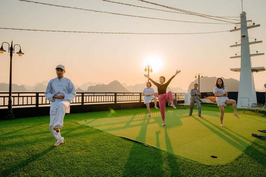 Hanoi: Aspira 5★ Overnight Cruise w/ Balcony & Free Transfer - Nighttime squid fishing and quiet time