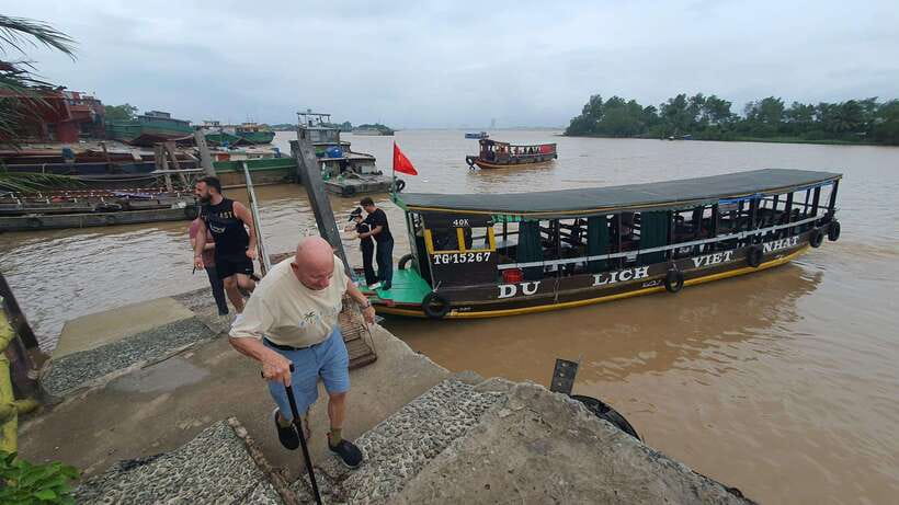 HCM: Mekong Delta Islands Boat & Tuk-Tuk Tour with Tastings - Folk music and tropical fruit
