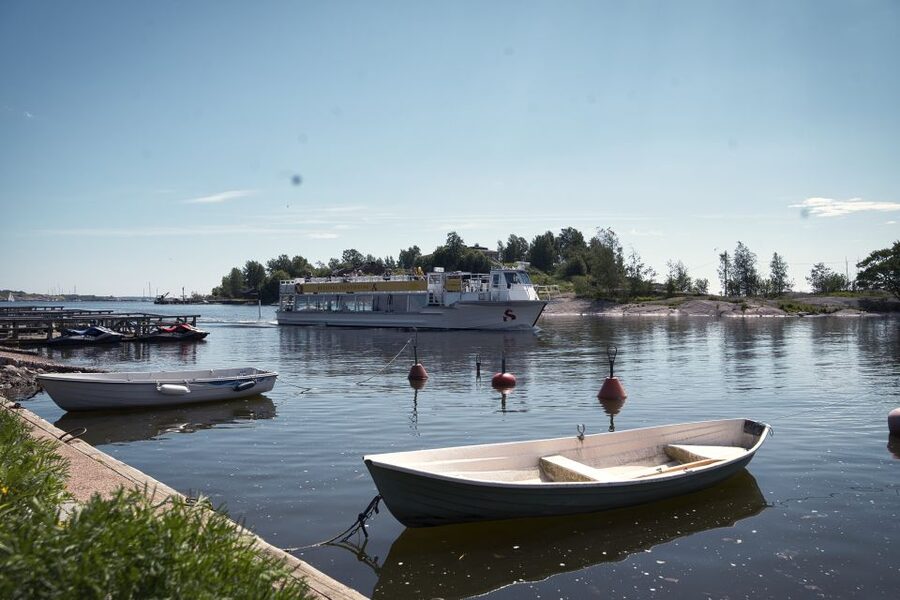 Helsinki: City Highlights 1.5-Hour Archipelago Cruise - Suomenlinna from the water