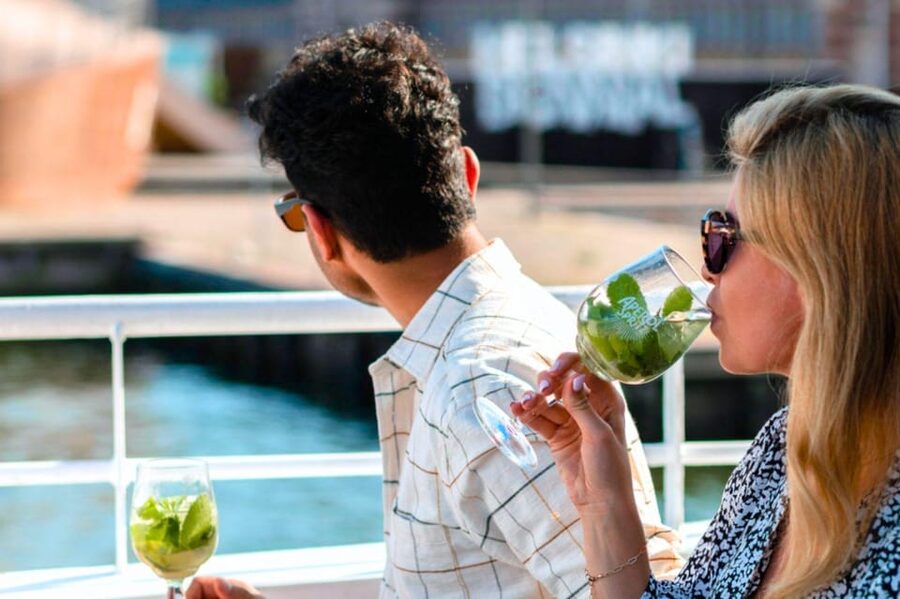 Helsinki: Evening Archipelago Cruise - Food and drinks aboard the Royal Line boat