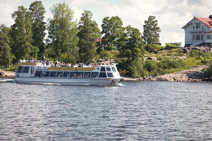 Helsinki: Sightseeing Canal Cruise with Audio Commentary - Commentary, booklets, and the onboard cafe