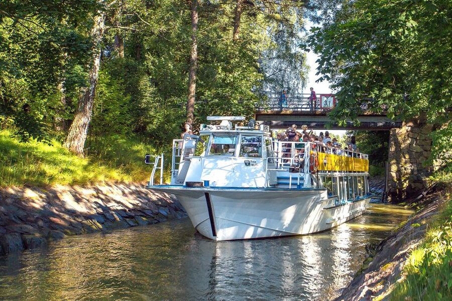 Helsinki: Sightseeing Canal Cruise with Audio Commentary - Katajanokka and the return to Market Square