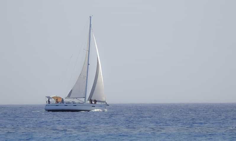Heraklion: Sailing Cruise to Dia Island with Drinks and Meal - The crossing to Dia, with stories and open water