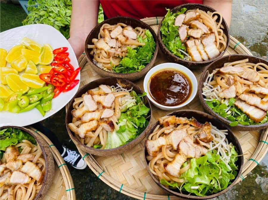 Hoi An: Basket Boat with Lantern-Making & Cooking Class Tour - Guides make the difference