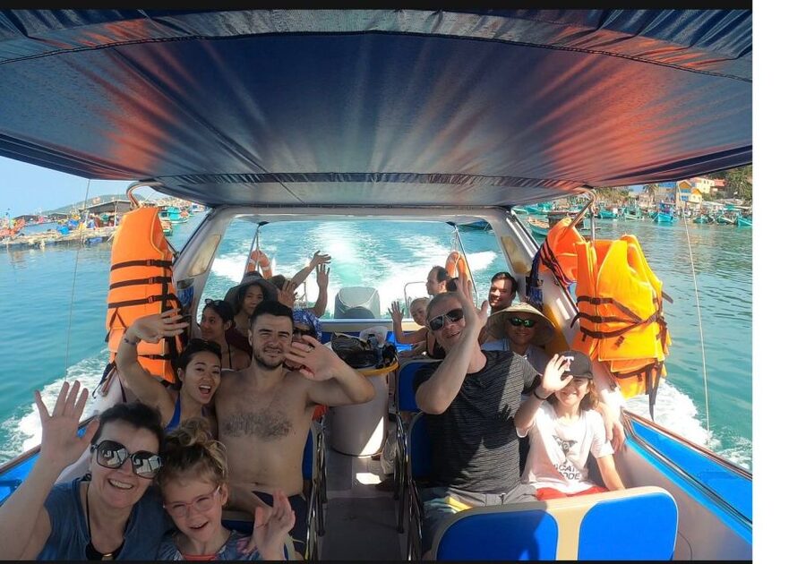 Hoi An/Da Nang: Snorkelling & Island-Hopping Speedboat Tour - Lunch and a slower hour on the island