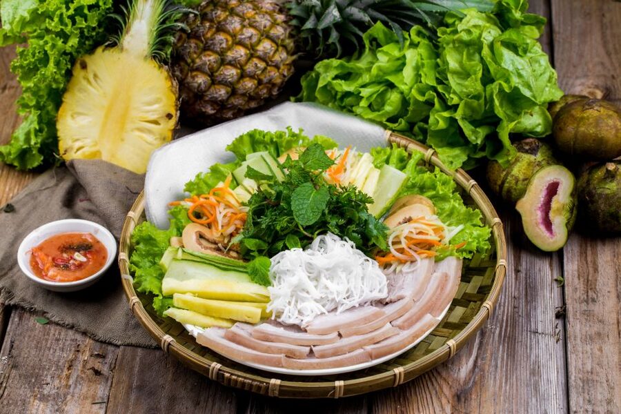 Hoi An: Evening Food Tour with 7 Tastings and Boat Trip - Four hours that quickly fill your evening