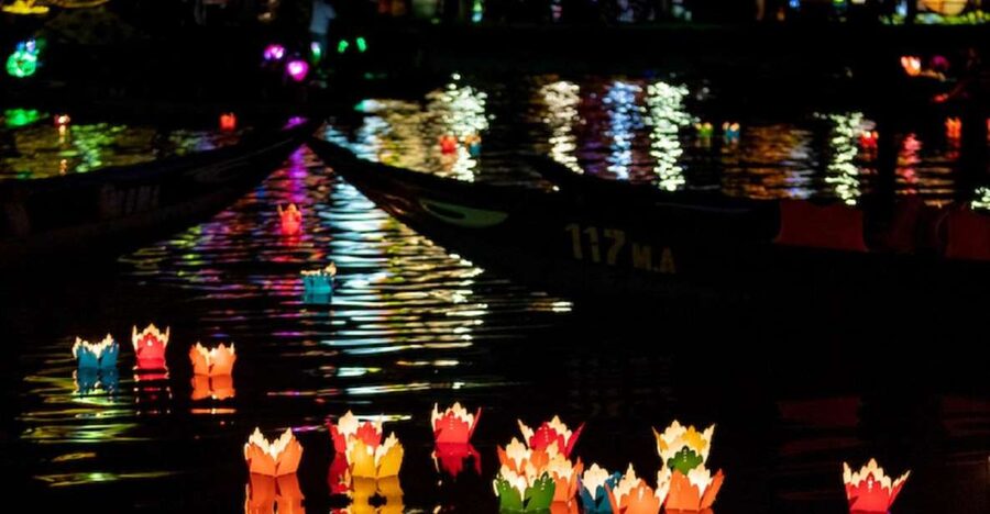 Hoi An : Hoai River Boat Trip by Night and Floating Lantern - How busy is the river at night?