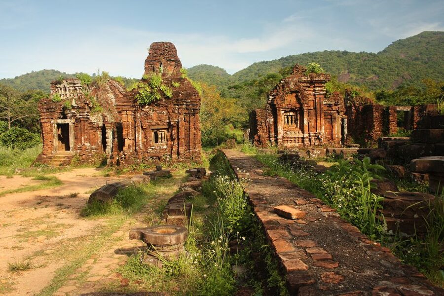 Hoi An: My Son Sanctuary and Thu Bon River Boat Trip - Exploring the towers with a guide