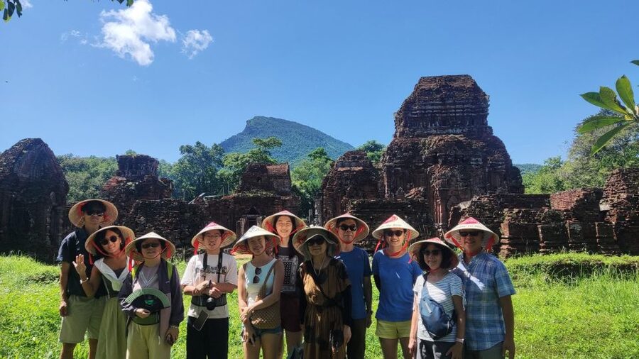 Hoi An: My Son Sanctuary and Thu Bon River Boat Trip - Morning lunch in Quang Nam