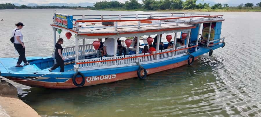 Hoi An: My Son Sanctuary, Rice Paper, Boat Trip & Lunch - Seeing the towers with a guide