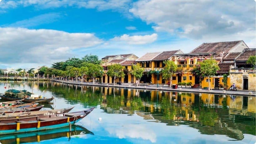 Hoi An: River Lantern Boat Experience with Free 5G eSIM - Releasing your lantern into the Hoai River