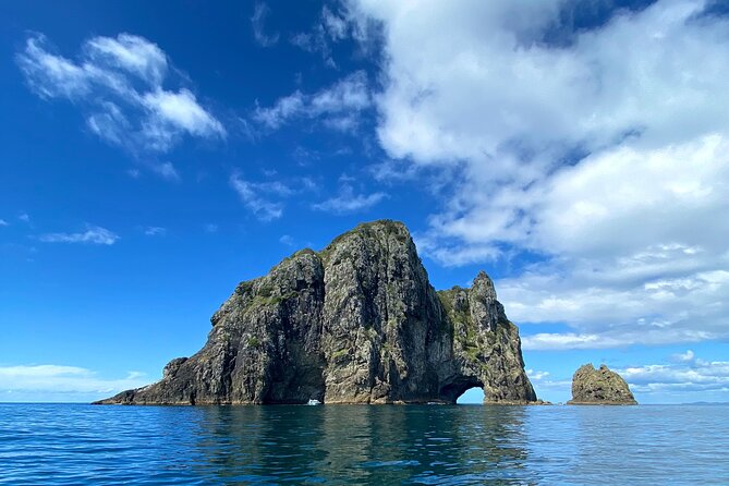 Hole in the Rock Cruise & Island Tour - with two island stopovers - Why this 4.5-hour cruise works so well