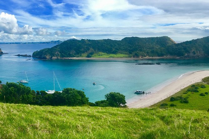 Hole in the Rock Cruise & Island Tour - with two island stopovers - The second island changes with the conditions