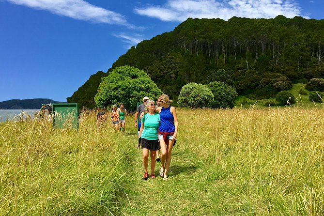 Hole in the Rock Cruise & Island Tour - with two island stopovers - Who will enjoy this island tour most