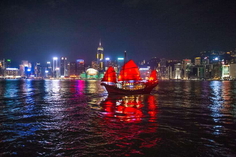 Hong Kong: Dukling, Antique Boat Tour in Victoria Harbour - Choosing between sunset and the Symphony of Lights