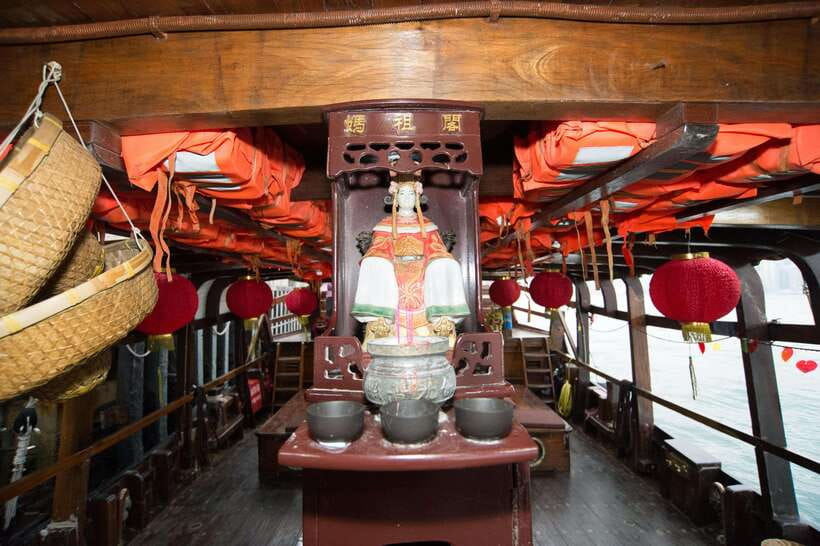 Hong Kong: Dukling, Antique Boat Tour in Victoria Harbour - Wind, weather, and comfort on the water