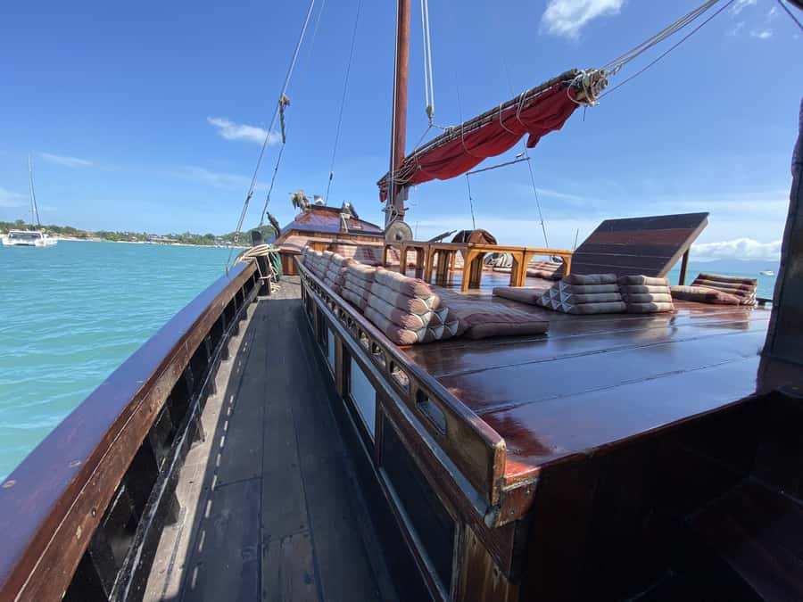 Hua Hin: Full-Day Trip to Sam Roi Yot by Sail Boat - Dolphins Bay: the day’s main playground