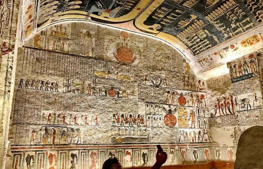 Hurghada: 2-Day Luxor Tour with Hotel, Balloon, & Boat Ride - The Valley of the Kings and the royal tombs
