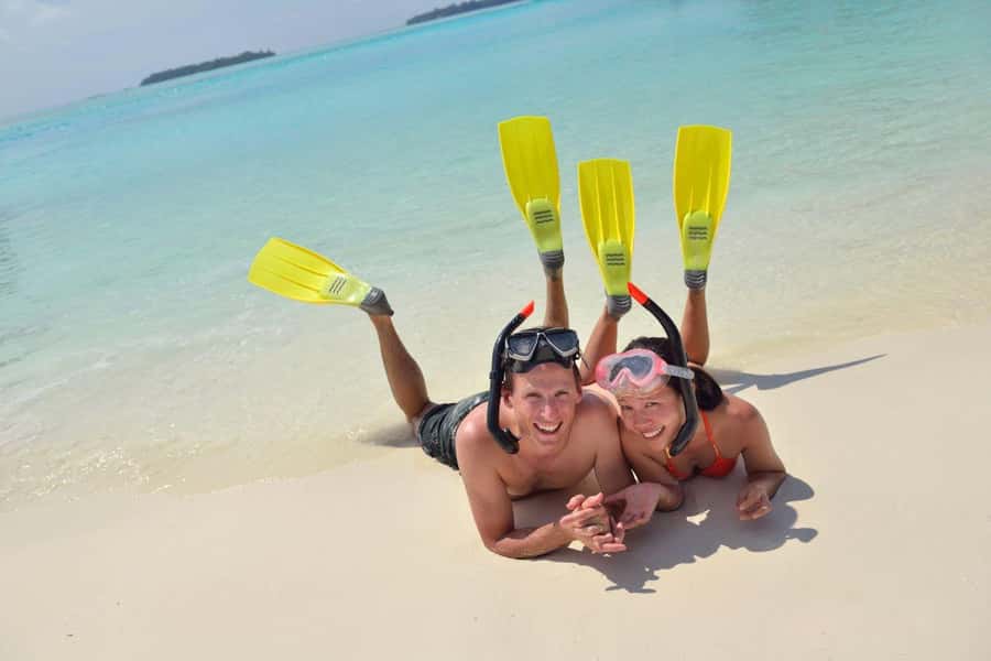 Hurghada: 3 Islands, Dolphins & Snorkel Yacht Trip w/ Lunch - Seafood lunch and onboard meals